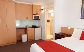 Barclay Motor Inn